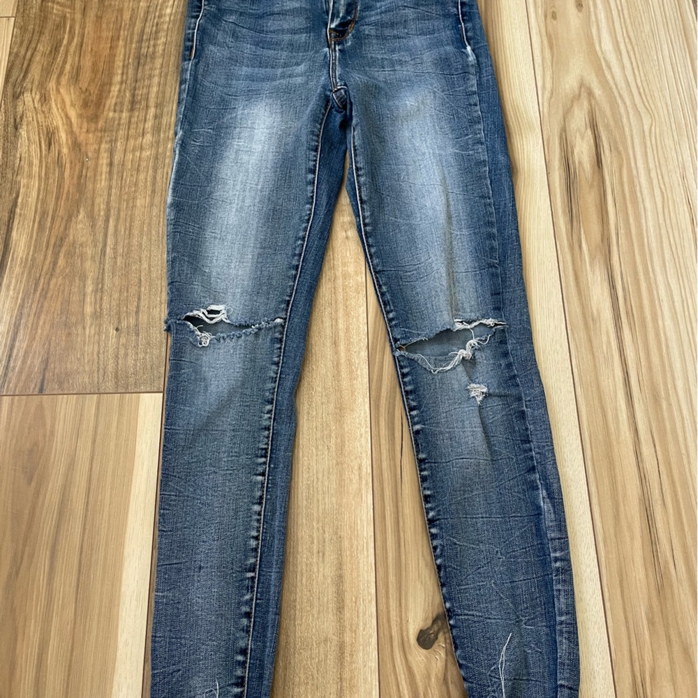 Aeropostale ripped skinny jeans